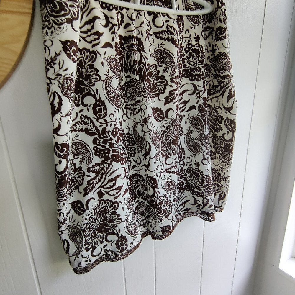 Brown and White floral pull on skirt by Villager. Fully Lined, Hem with Lace.